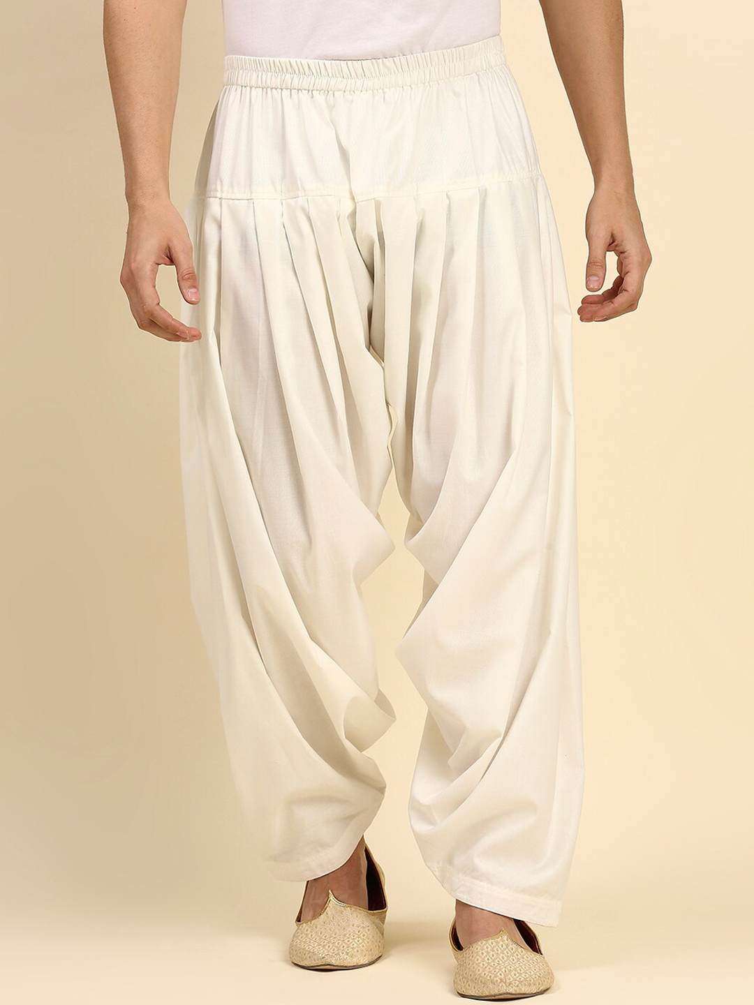 

RAJUBHAI HARGOVINDAS Men Loose-Fit Pure Cotton Patiala, Cream