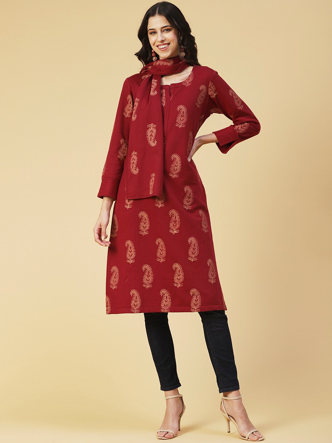 

FASHOR Women Paisley Printed Kurta With Stole, Maroon