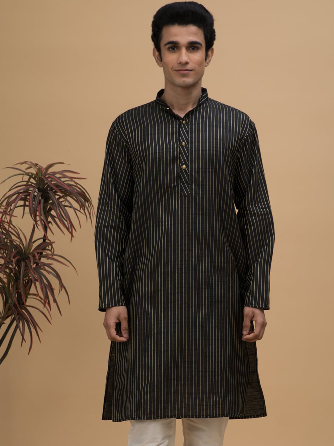 

NEUDIS Men Striped Dobby Straight Kurta, Black