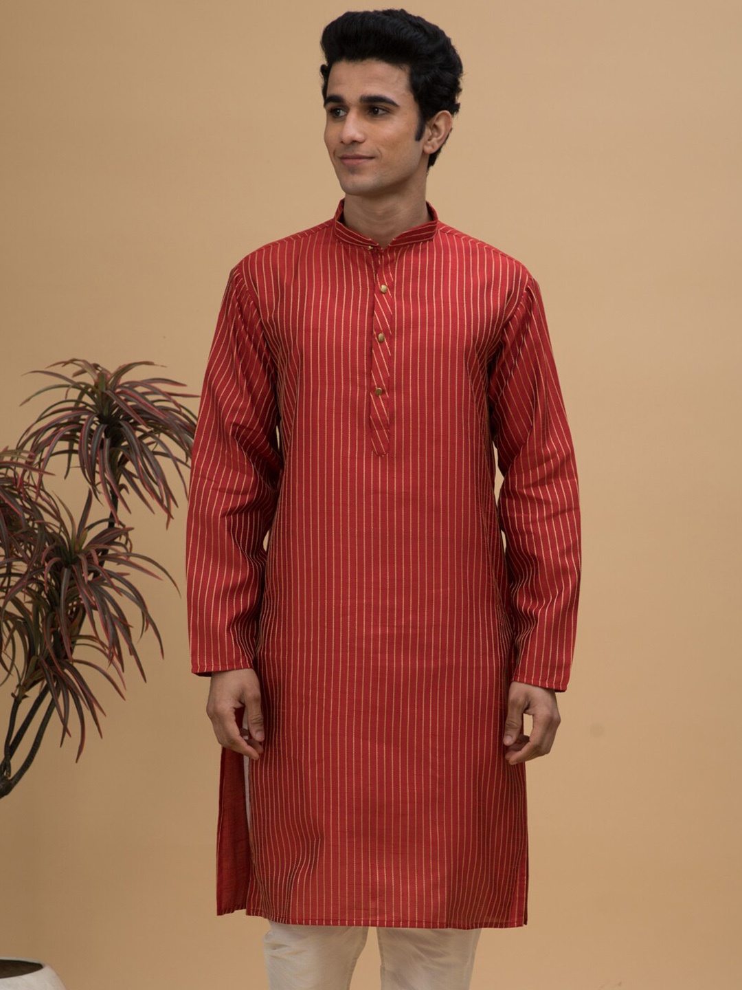 

NEUDIS Men Striped Handloom Kurta, Red