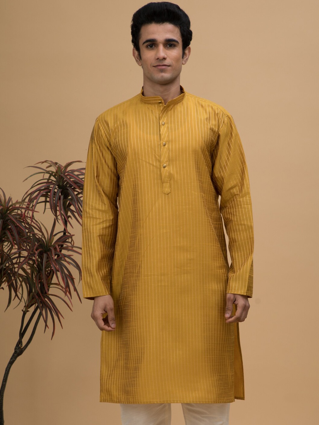 

NEUDIS Men Striped Dobby Handloom Kurta, Yellow