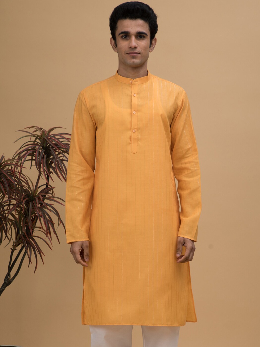 

NEUDIS Men Striped Mandarin Collar Kurta, Orange