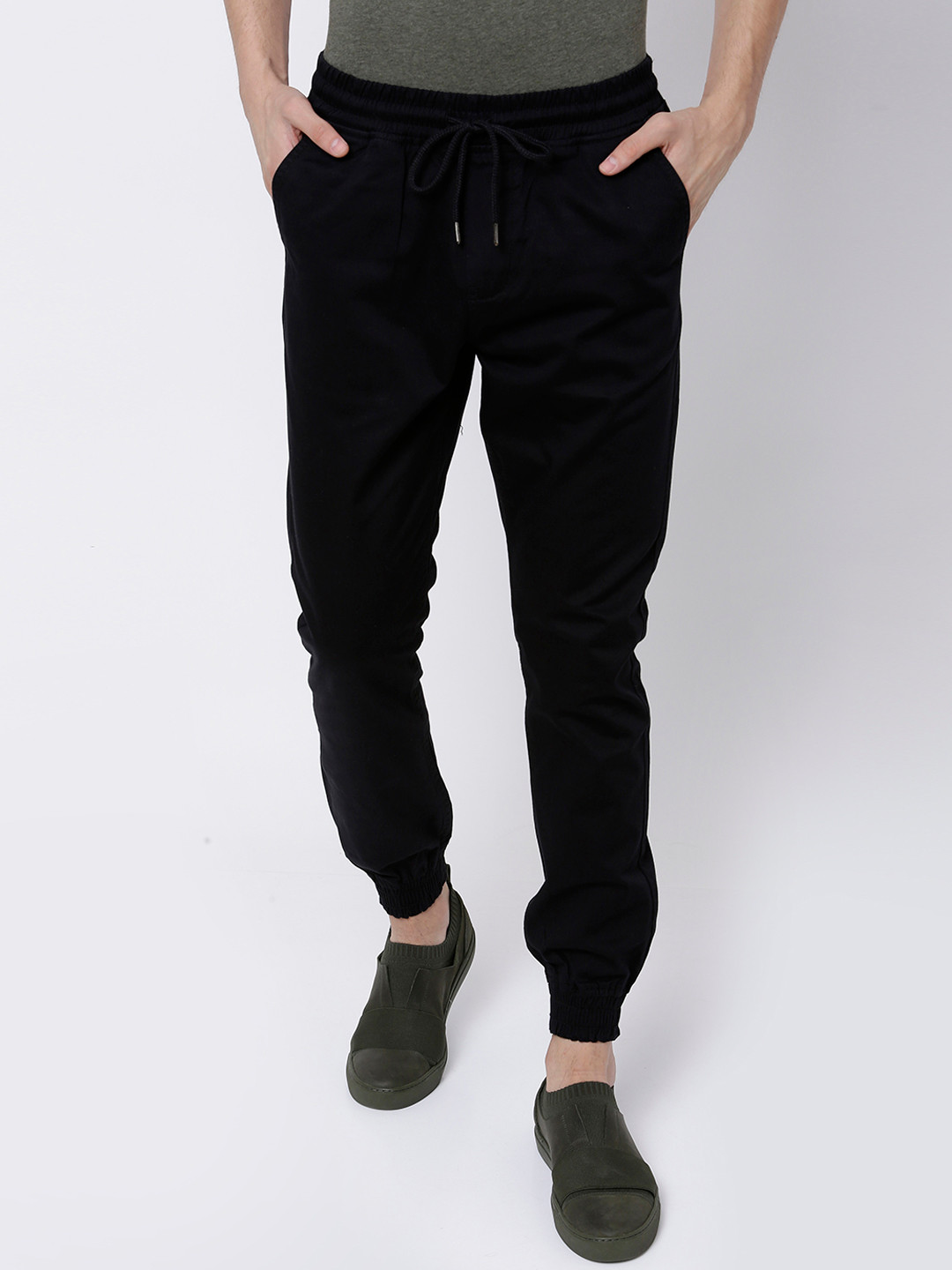 

LOCOMOTIVE Men Black Slim Fit Solid Joggers