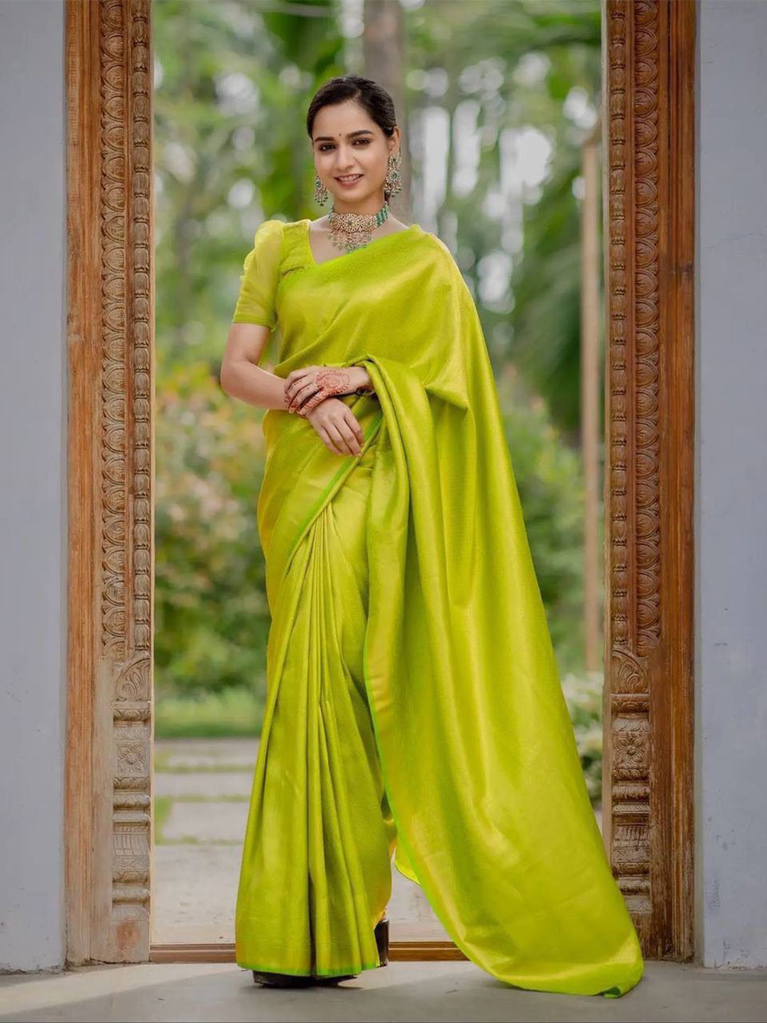 

TIEXA Zari Pure Silk Banarasi Saree, Lime green