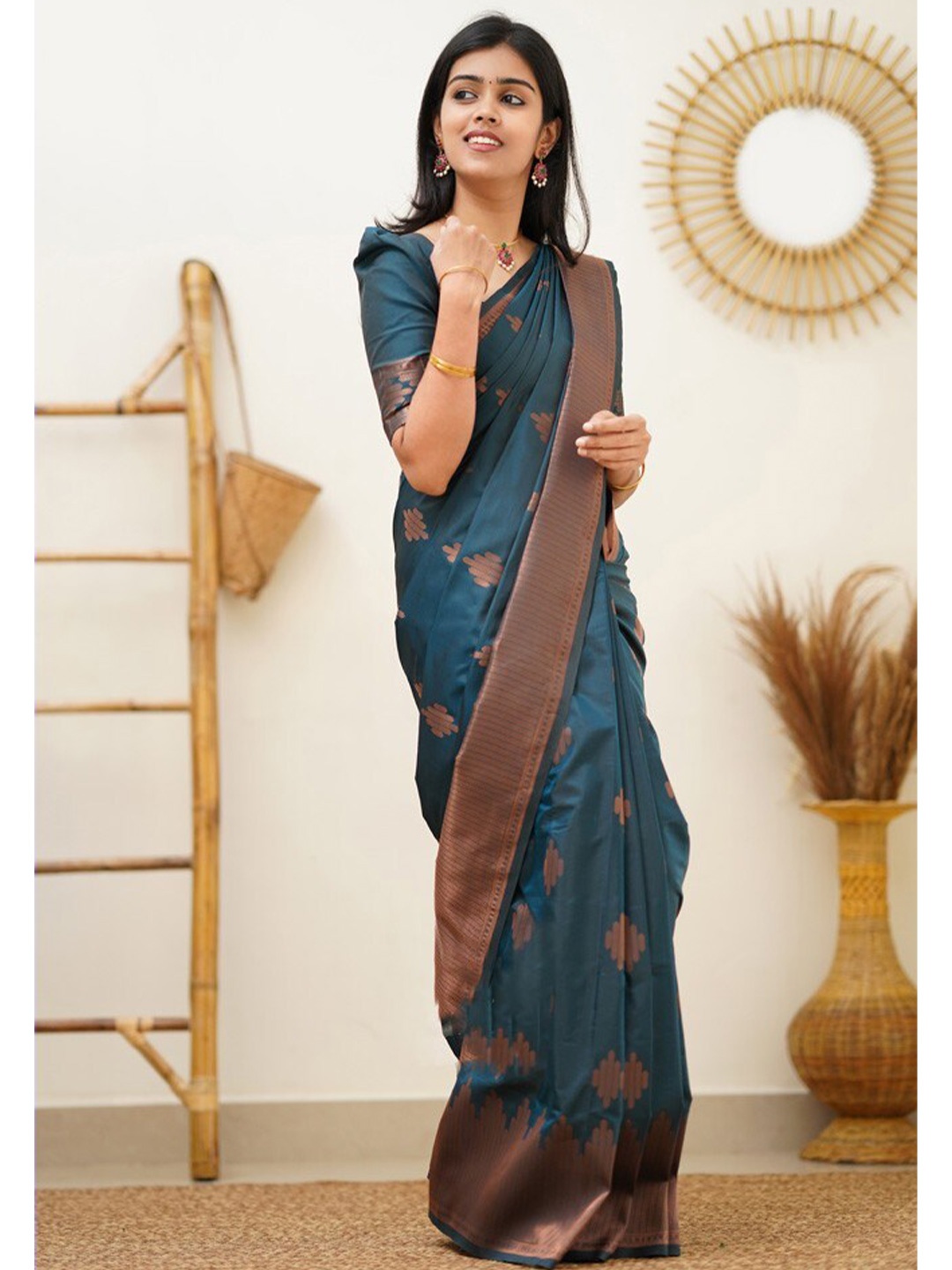 

TIEXA Ethnic Motif Woven Design Zari Pure Silk Banarasi Saree, Green