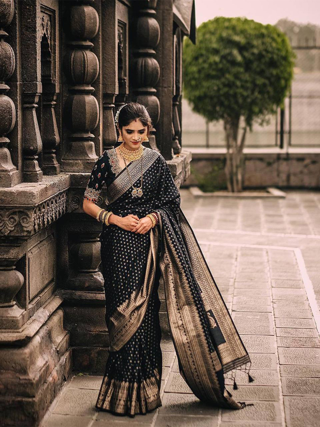 

TIEXA Ethnic Motif Woven Design Zari Pure Silk Banarasi Saree, Black