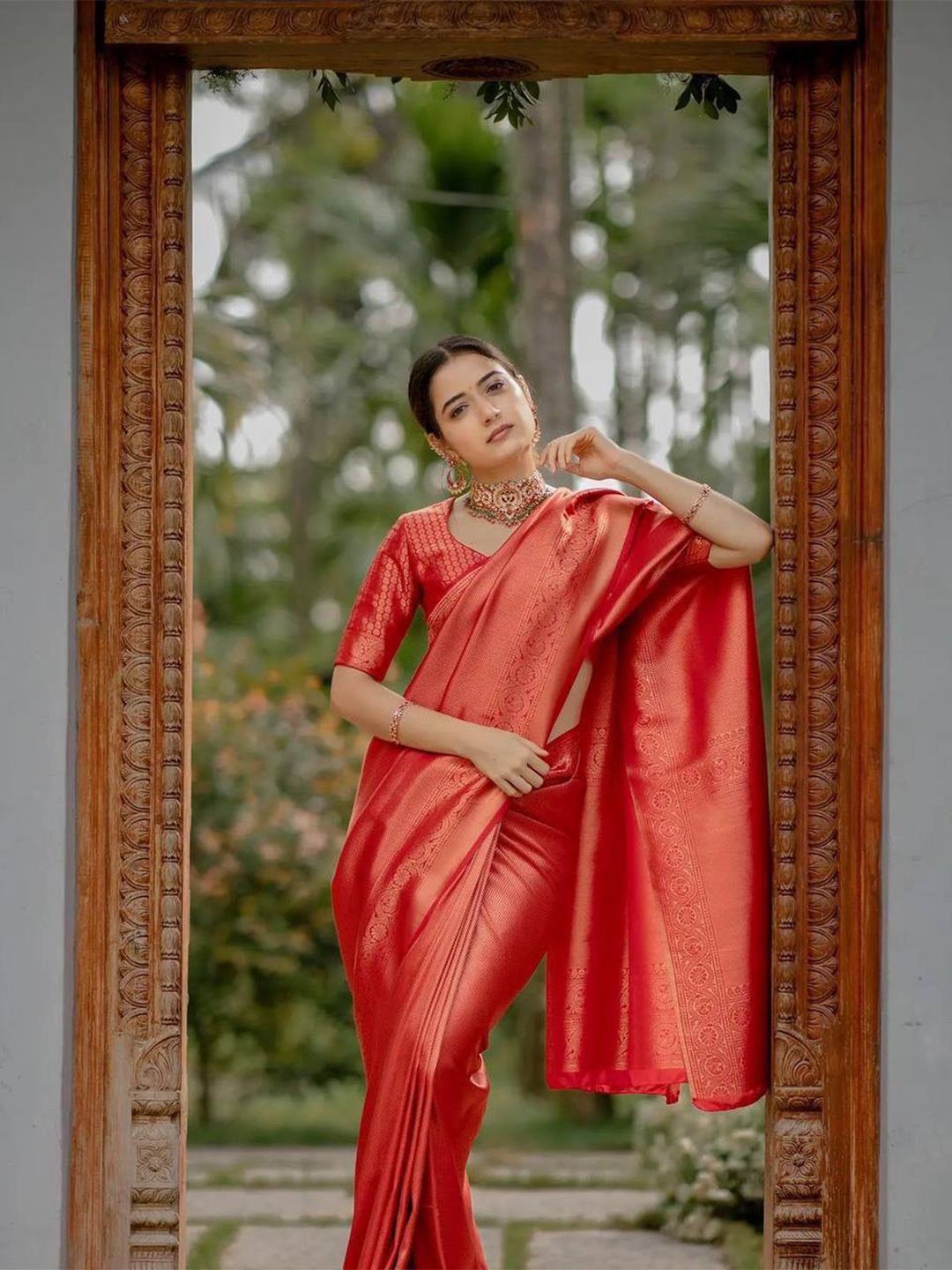 

TIEXA Ethnic Motif Woven Design Zari Pure Silk Banarasi Saree, Red