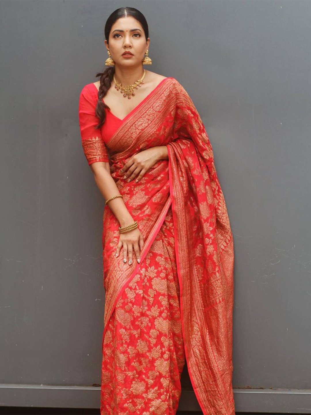 

TIEXA Floral Woven Design Zari Pure Silk Banarasi Saree, Red