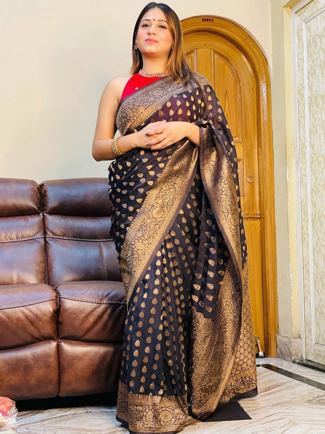 

TIEXA Ethnic Motif Woven Design Zari Pure Silk Banarasi Saree, Black