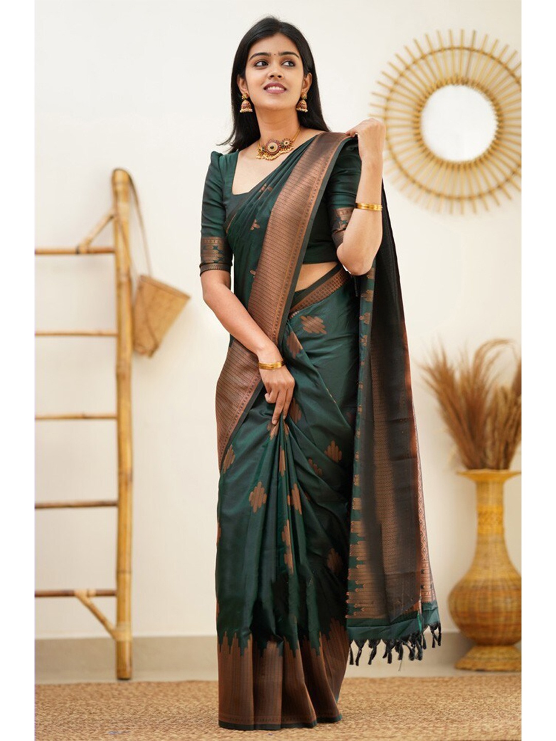 

TIEXA Ethnic Motif Woven Design Zari Pure Silk Banarasi Saree, Green