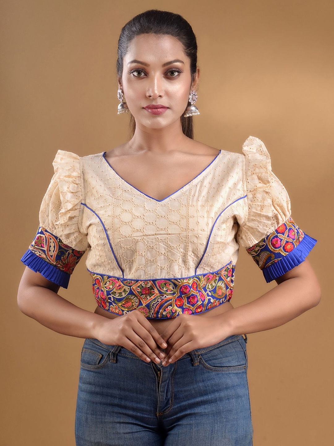 

Charukriti Embroidered Cotton V-Neck Saree Blouse, Off white