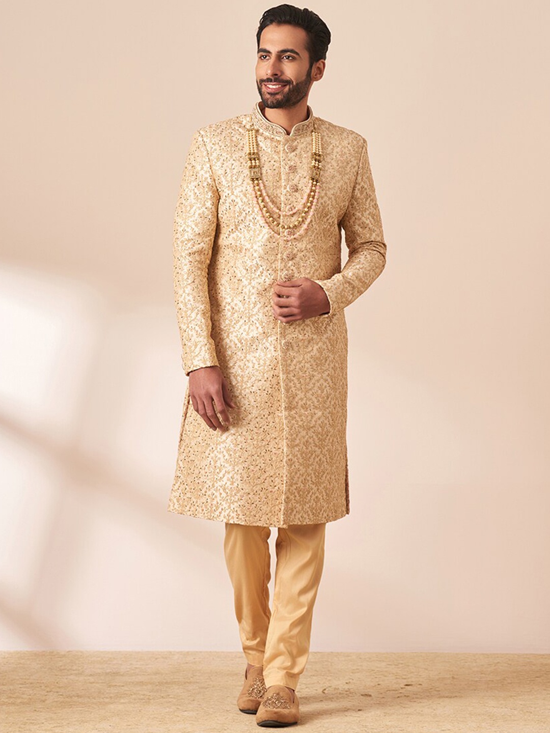 

Manyavar Men Embroidered Sherwani Set, Beige