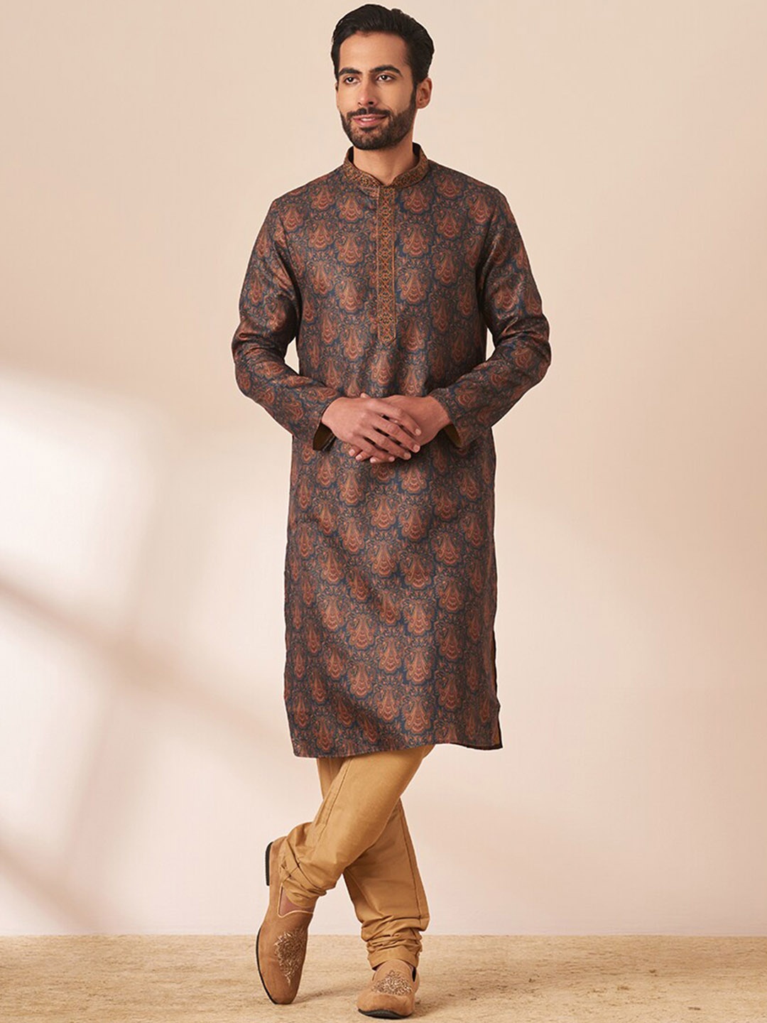 

Manyavar Men Mandarin collar Paisley Printed Kurta With Churidar, Blue