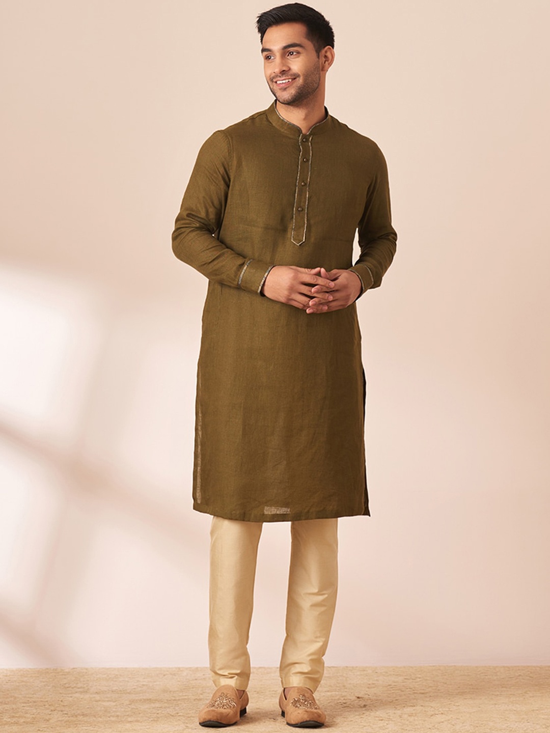 

Manyavar Men Mandarin Collar Kurta, Green