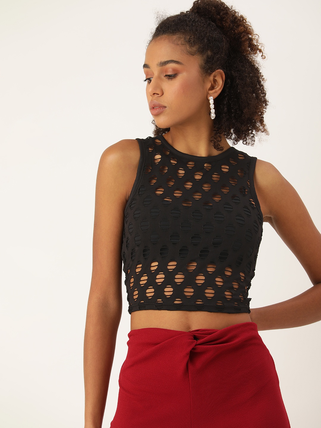 

FOREVER 21 Round Neck Self-Design Sleeveless Fitted Crop Top With Cut-Out Detail, Black