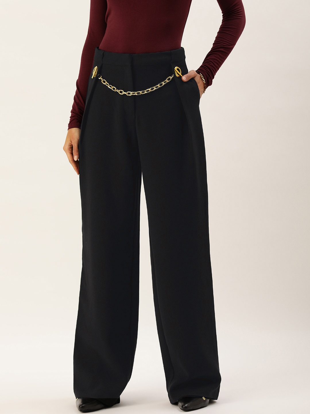 

FOREVER 21 Women Mid-Rise Pleated Trousers With Attached Chain On Front Waist, Black