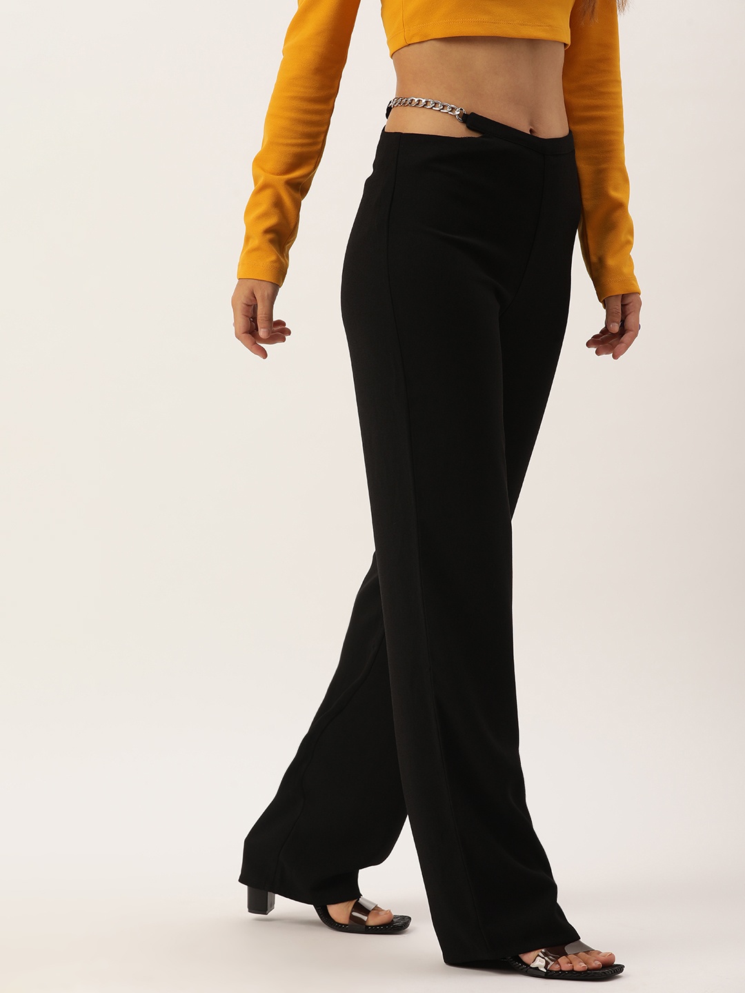 

FOREVER 21 Women Solid Mid Rise Regular Trousers With Chain Detailing, Black