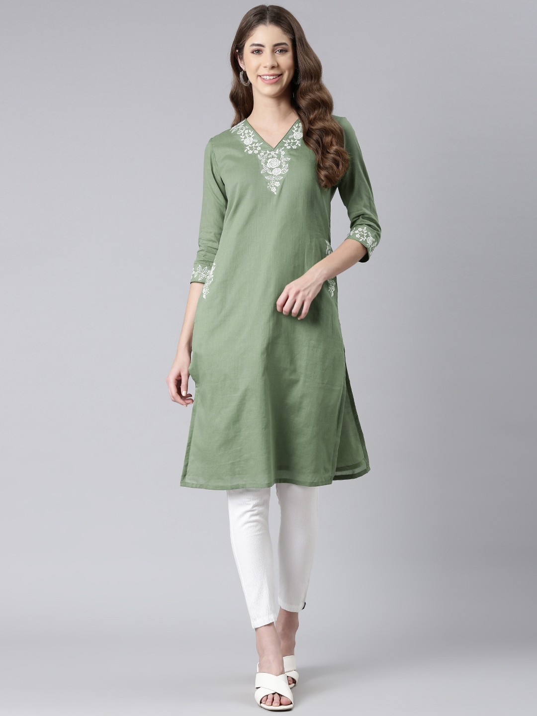 

ETIQUETTE Ethnic Motifs Embroidered Thread Work Kurta, Green