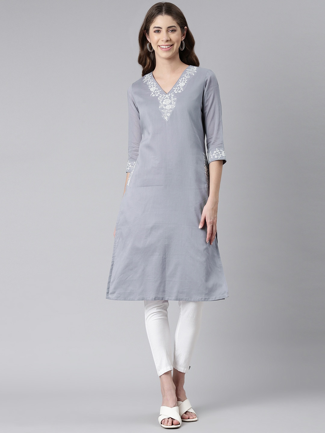 

ETIQUETTE Ethnic Motifs Embroidered Thread Work Kurta, Grey