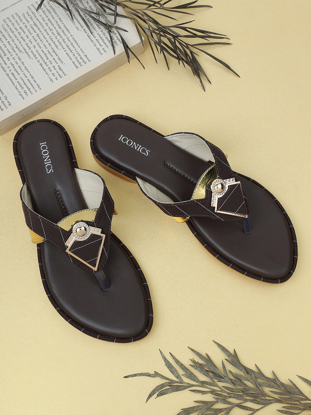 

ICONICS Women Open Toe Flats, Coffee brown