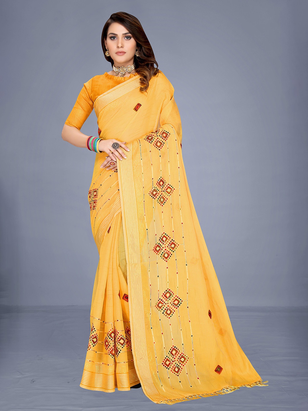 

VENISA Embroidered Ethnic Motifs Saree, Yellow