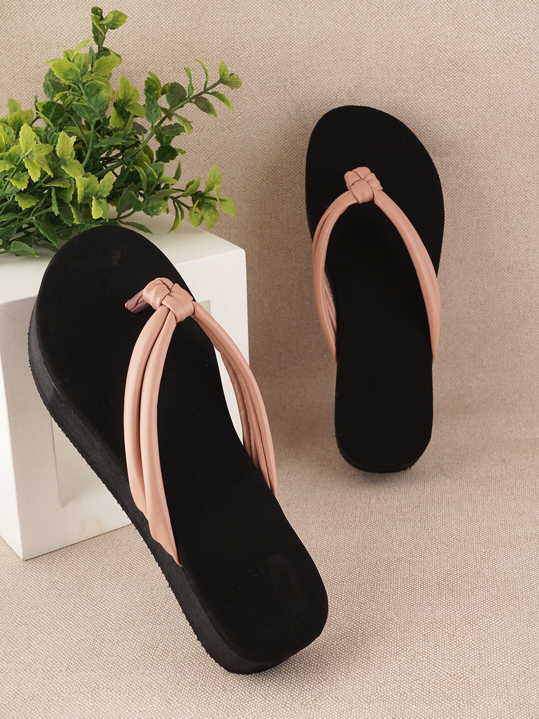 

SAPATOS Women Thong Flip-Flops, Black
