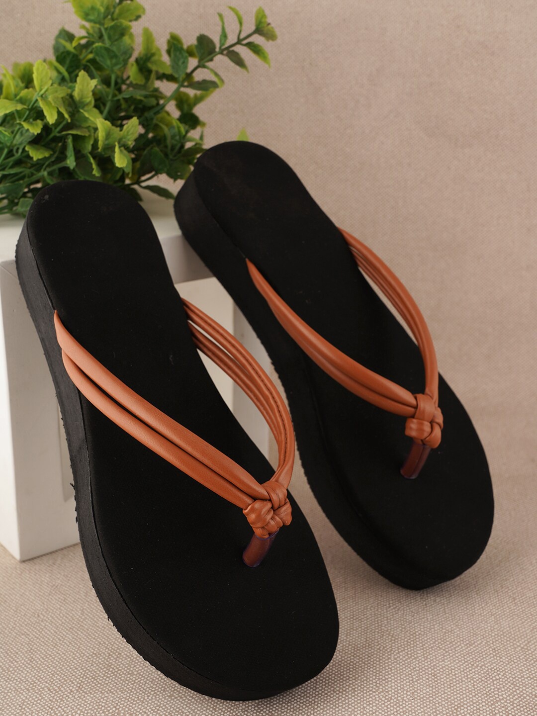 

SAPATOS Women Thong Flip-Flops, Black
