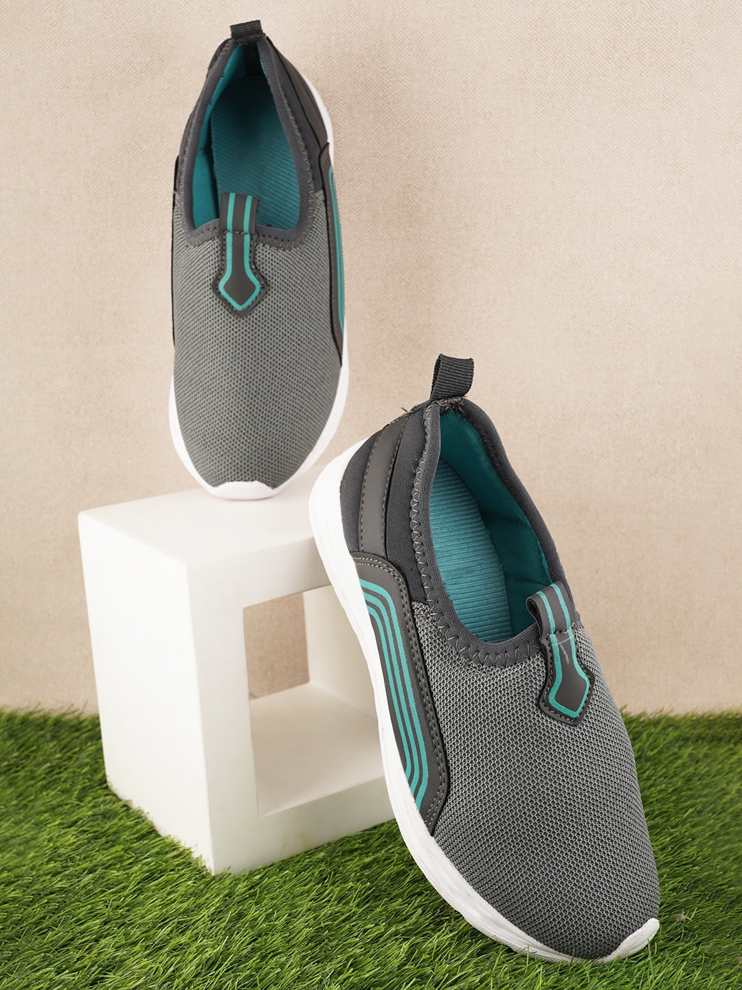 

SAPATOS Women Mesh Slip on Sneakers, Grey