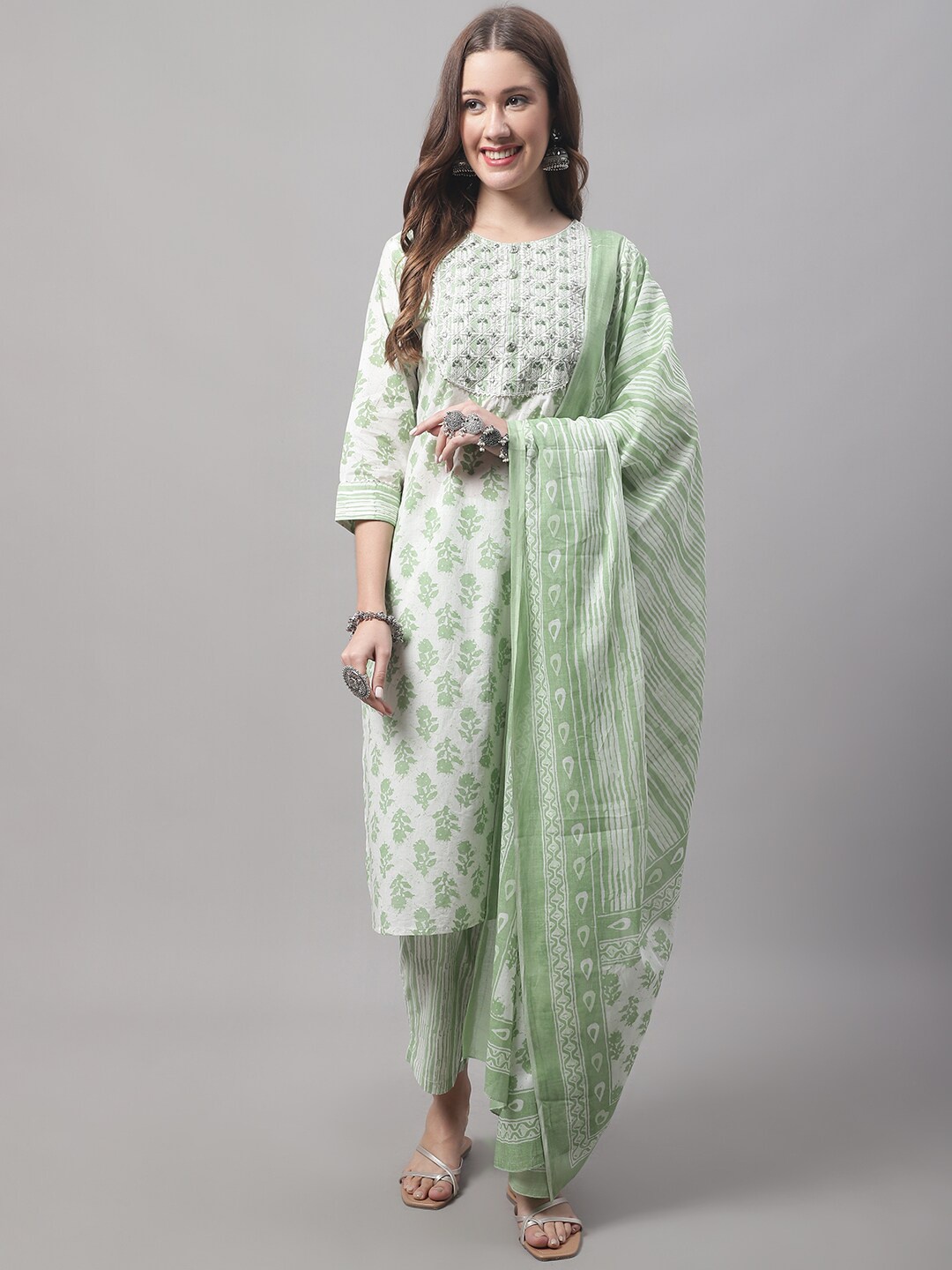 

VredeVogel Women Floral Printed Pure Cotton Kurta with Trousers & With Dupatta, Green