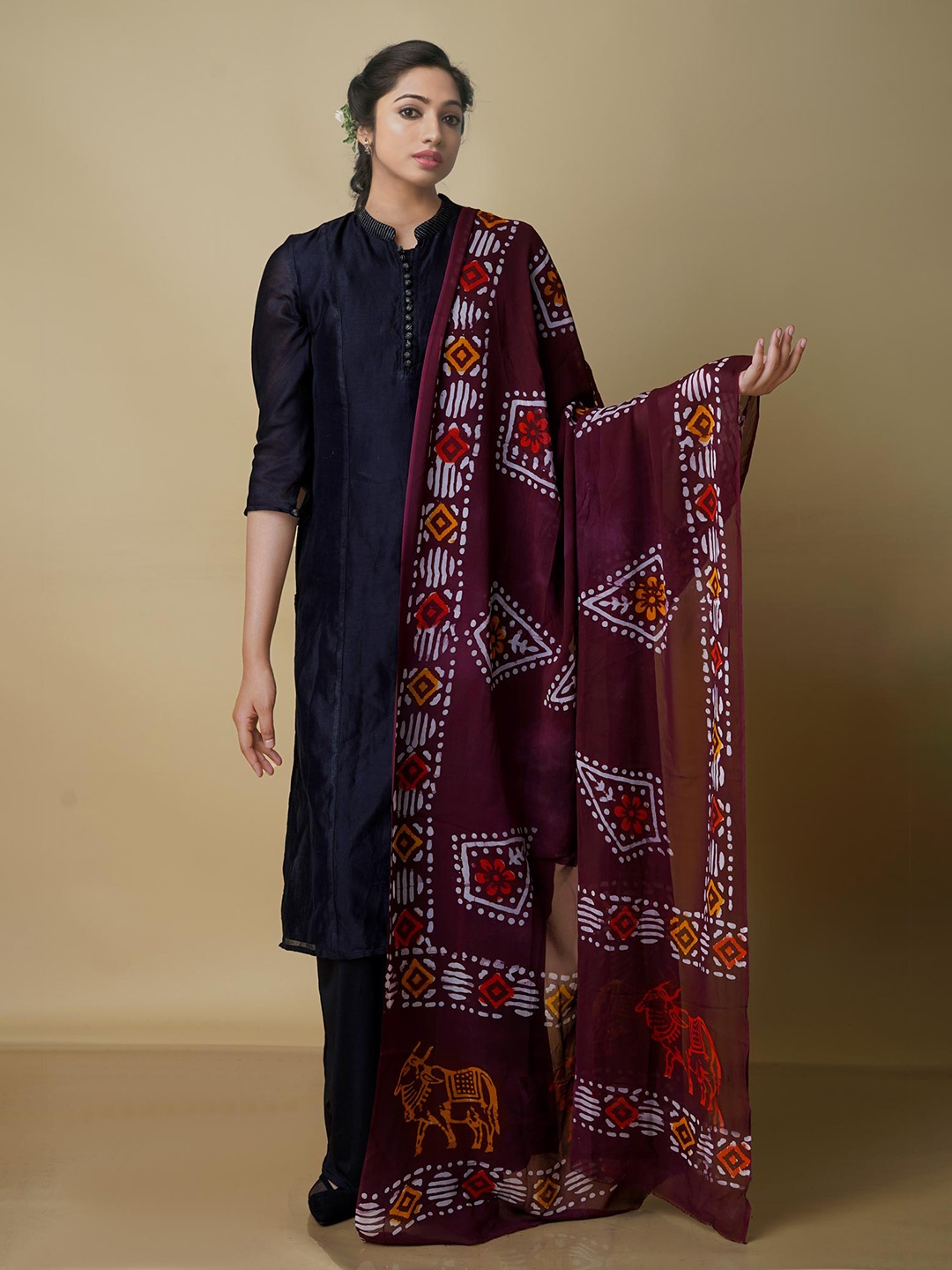 

Unnati Silks Ethnic Motifs Printed Silk Batik Dupatta, Maroon