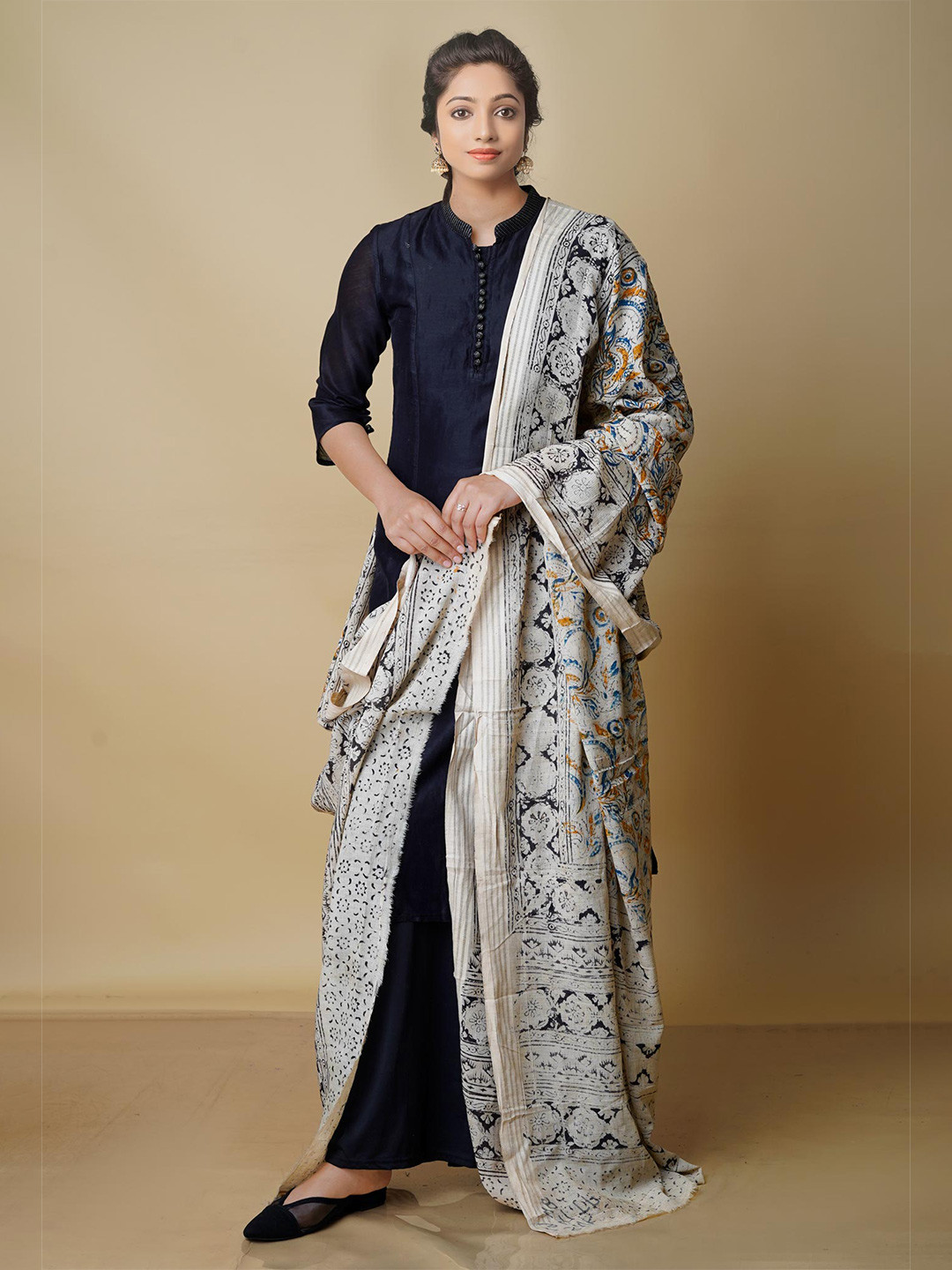 

Unnati Silks Ethnic Motifs Printed Pure Cotton Kalamkari Dupatta, Grey