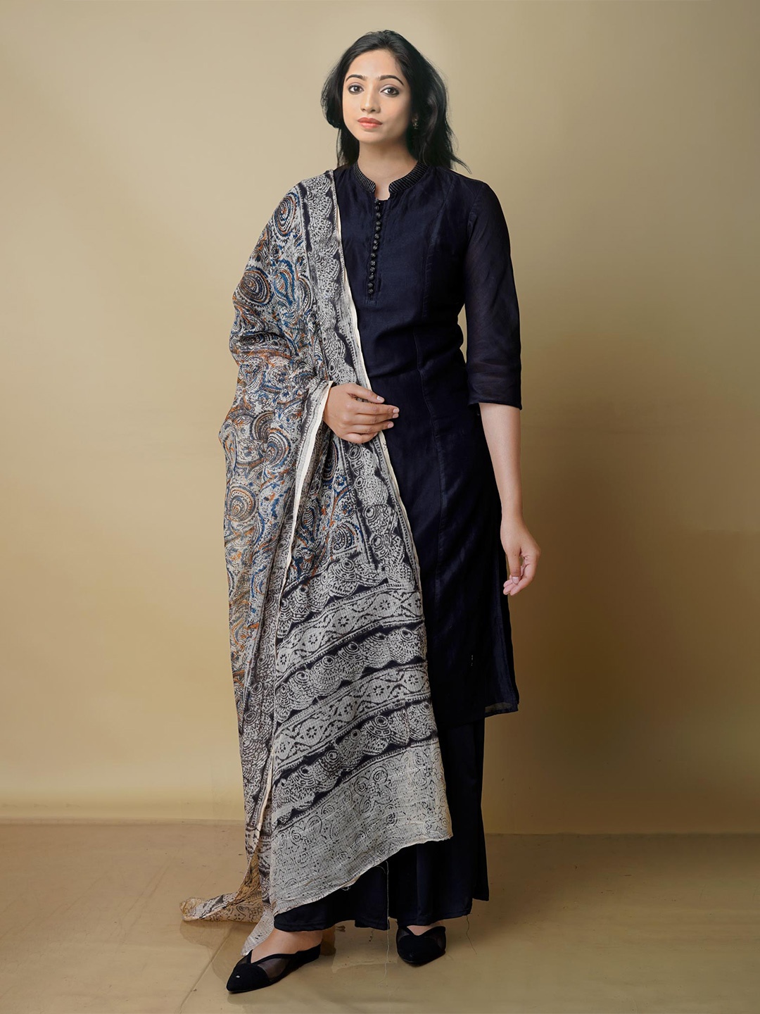 

Unnati Silks Ethnic Motifs Printed Pure Cotton Kalamkari Dupatta, Off white