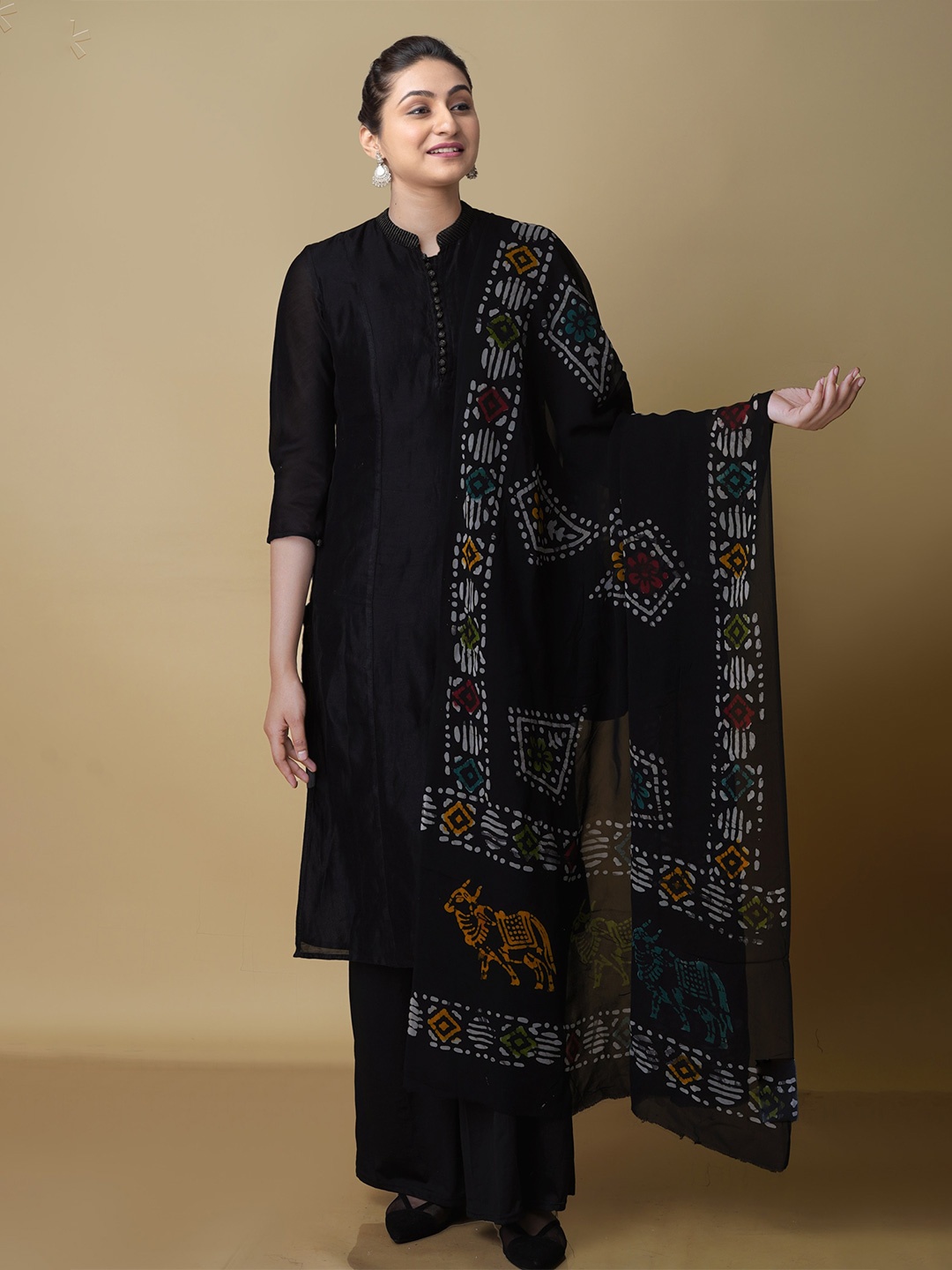 

Unnati Silks Ethnic Motifs Printed Batik Dupatta, Black