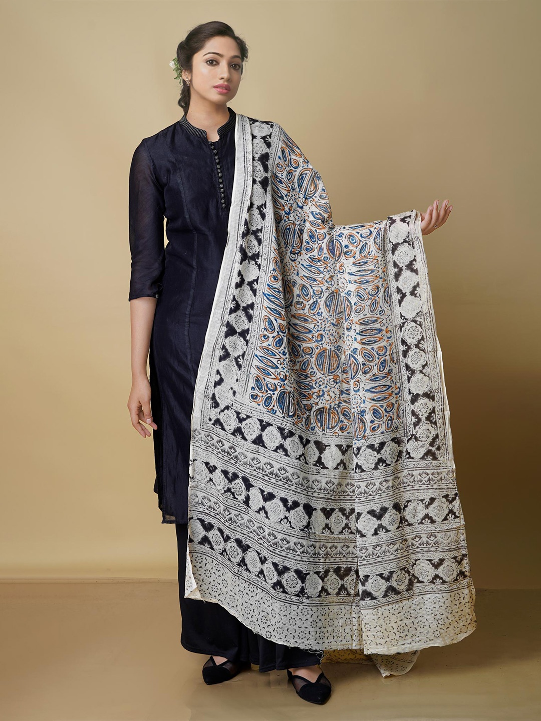 

Unnati Silks Ethnic Motifs Printed Pure Cotton Kalamkari Dupatta, Grey