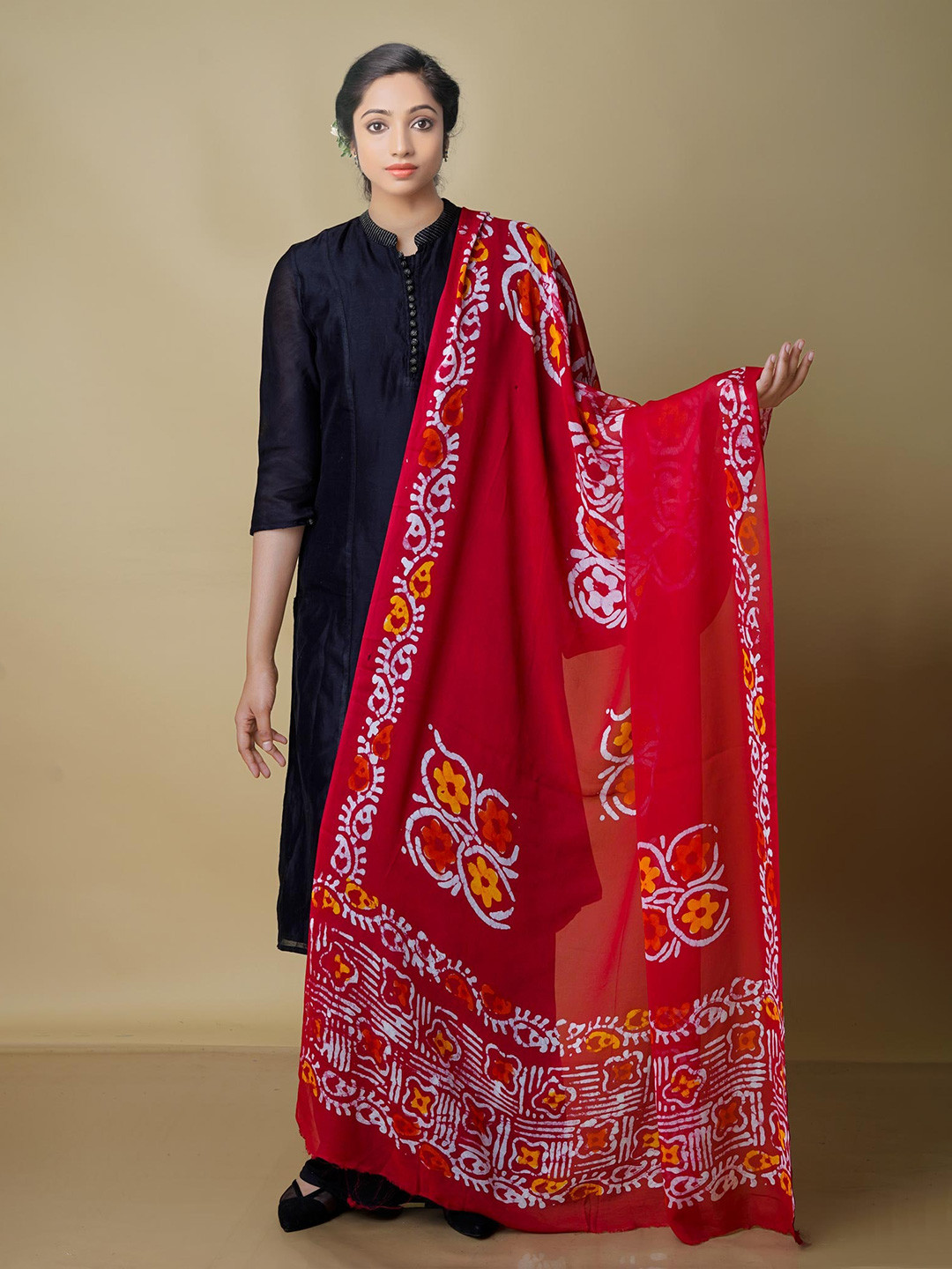 

Unnati Silks Ethnic Motifs Printed Batik Dupatta, Red