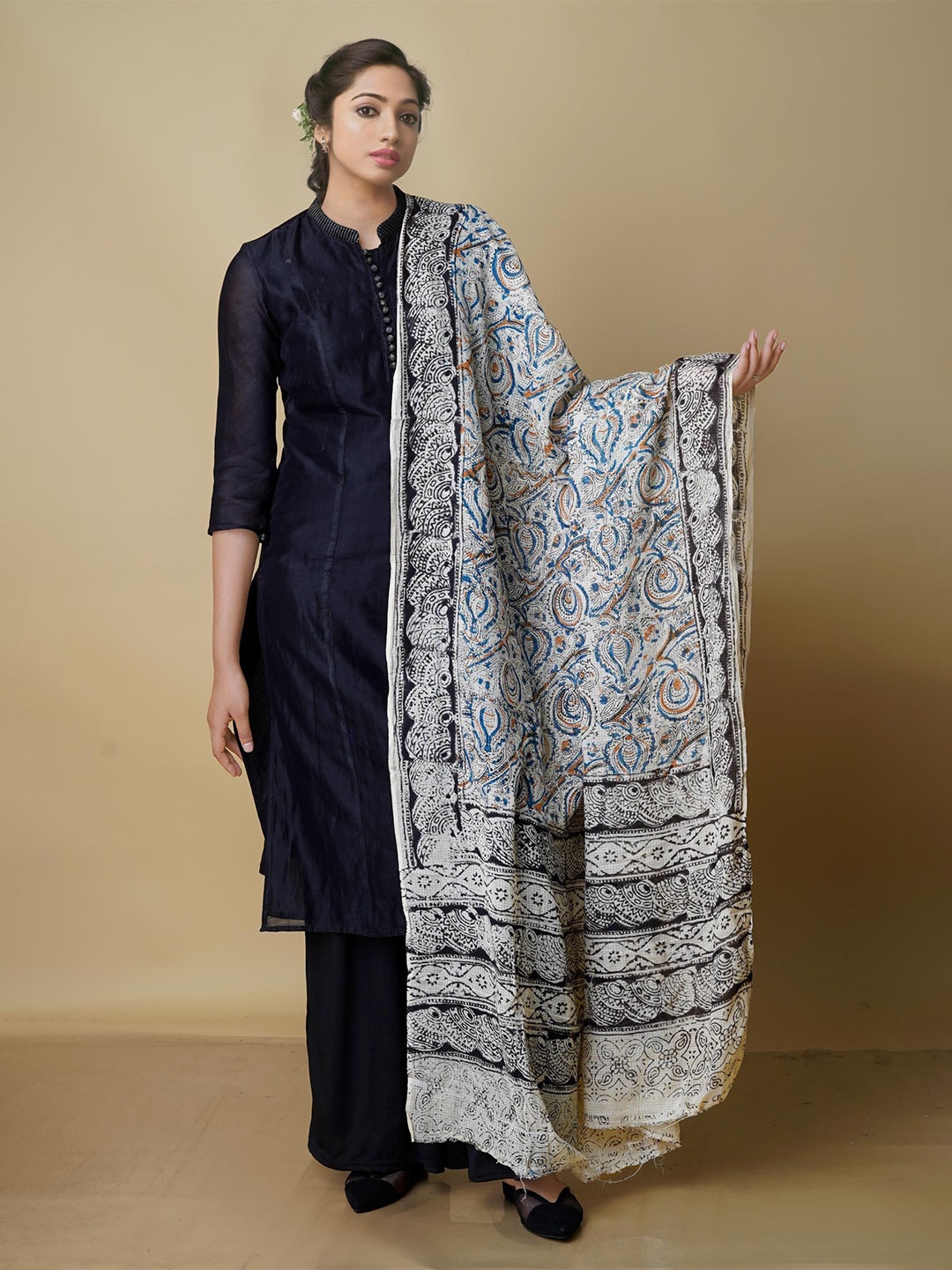 

Unnati Silks Ethnic Motifs Printed Pure Cotton Kalamkari Dupatta, Grey