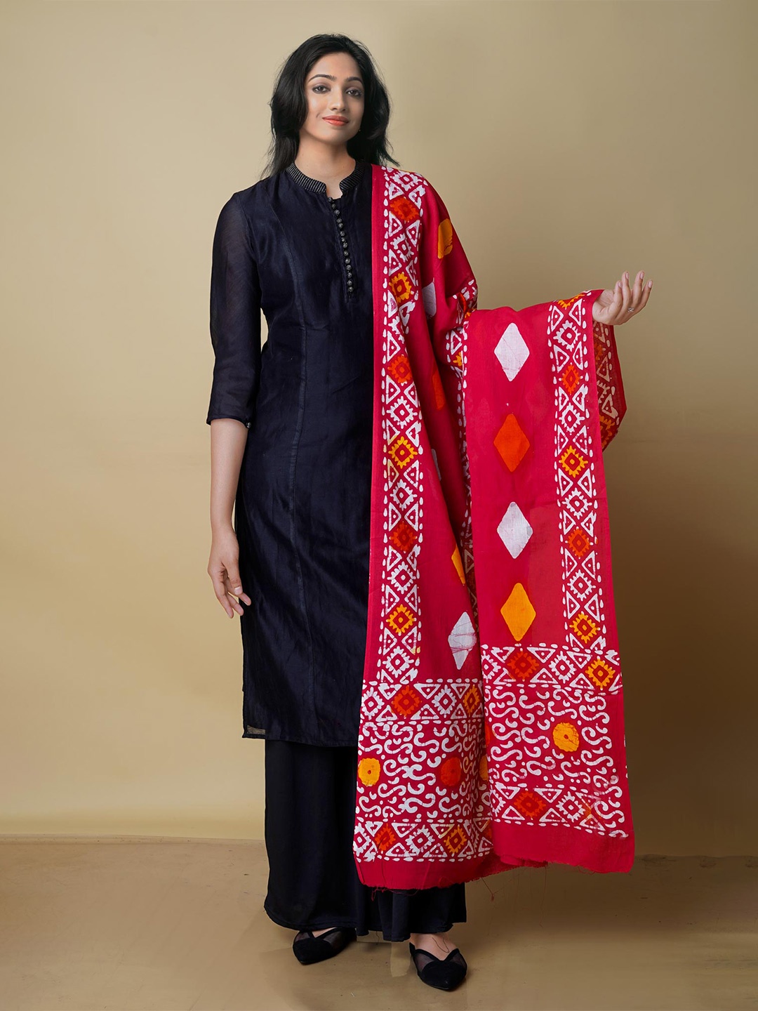 

Unnati Silks Ethnic Motifs Printed Pure Cotton Batik Dupatta, Red