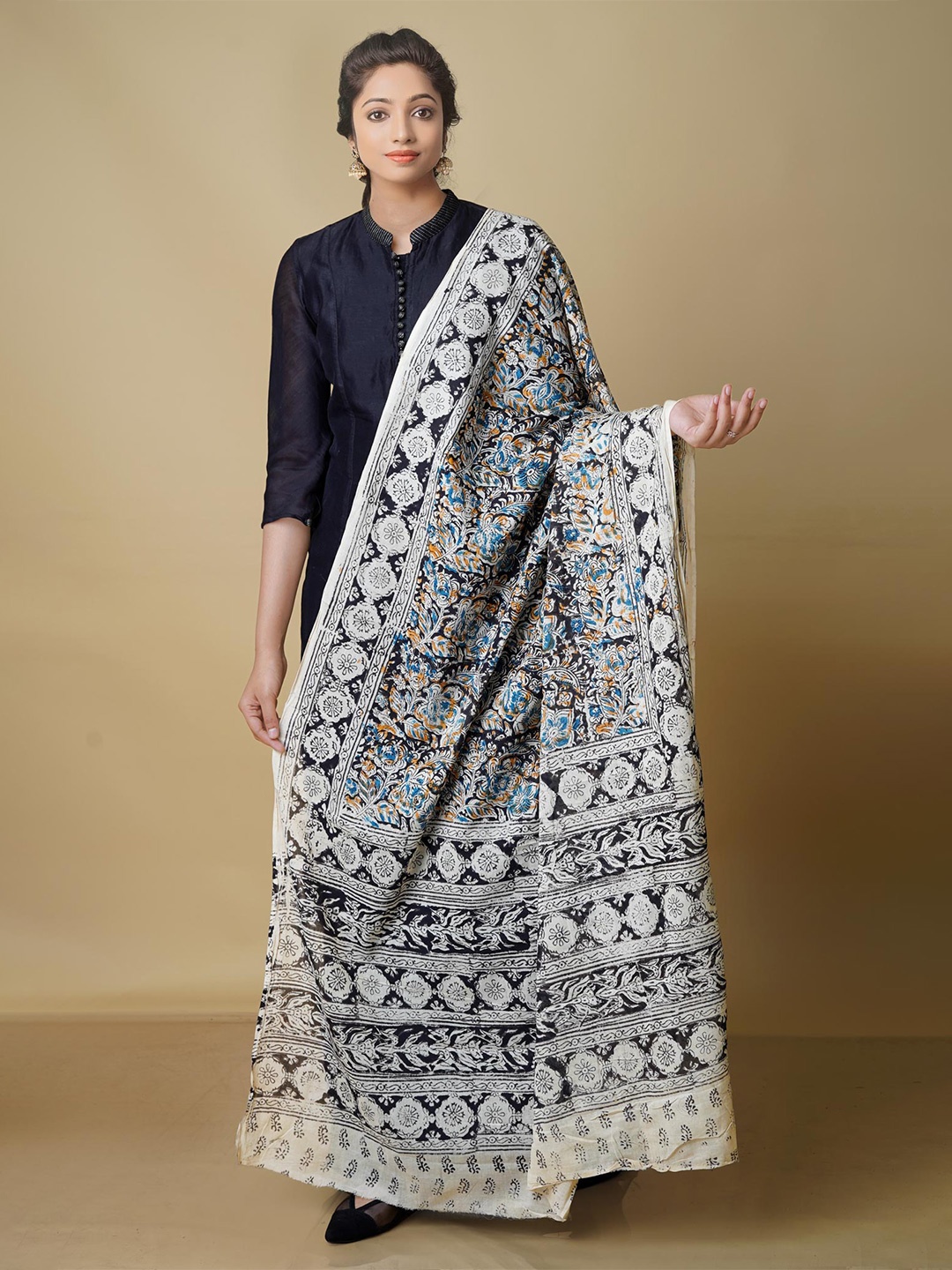 

Unnati Silks Ethnic Motifs Printed Pure Cotton Kalamkari Dupatta, Grey