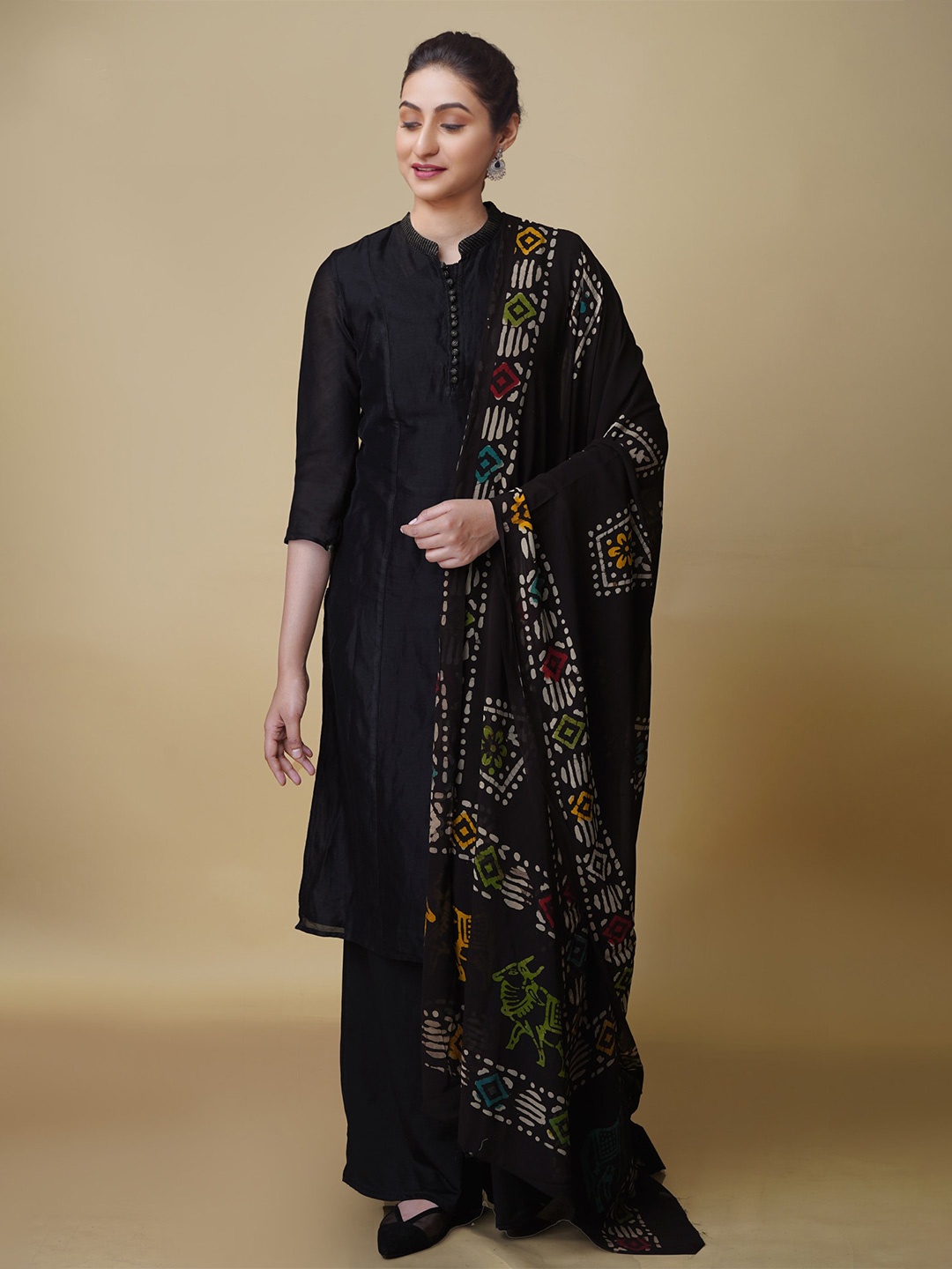 

Unnati Silks Ethnic Motifs Printed Batik Dupatta, Brown