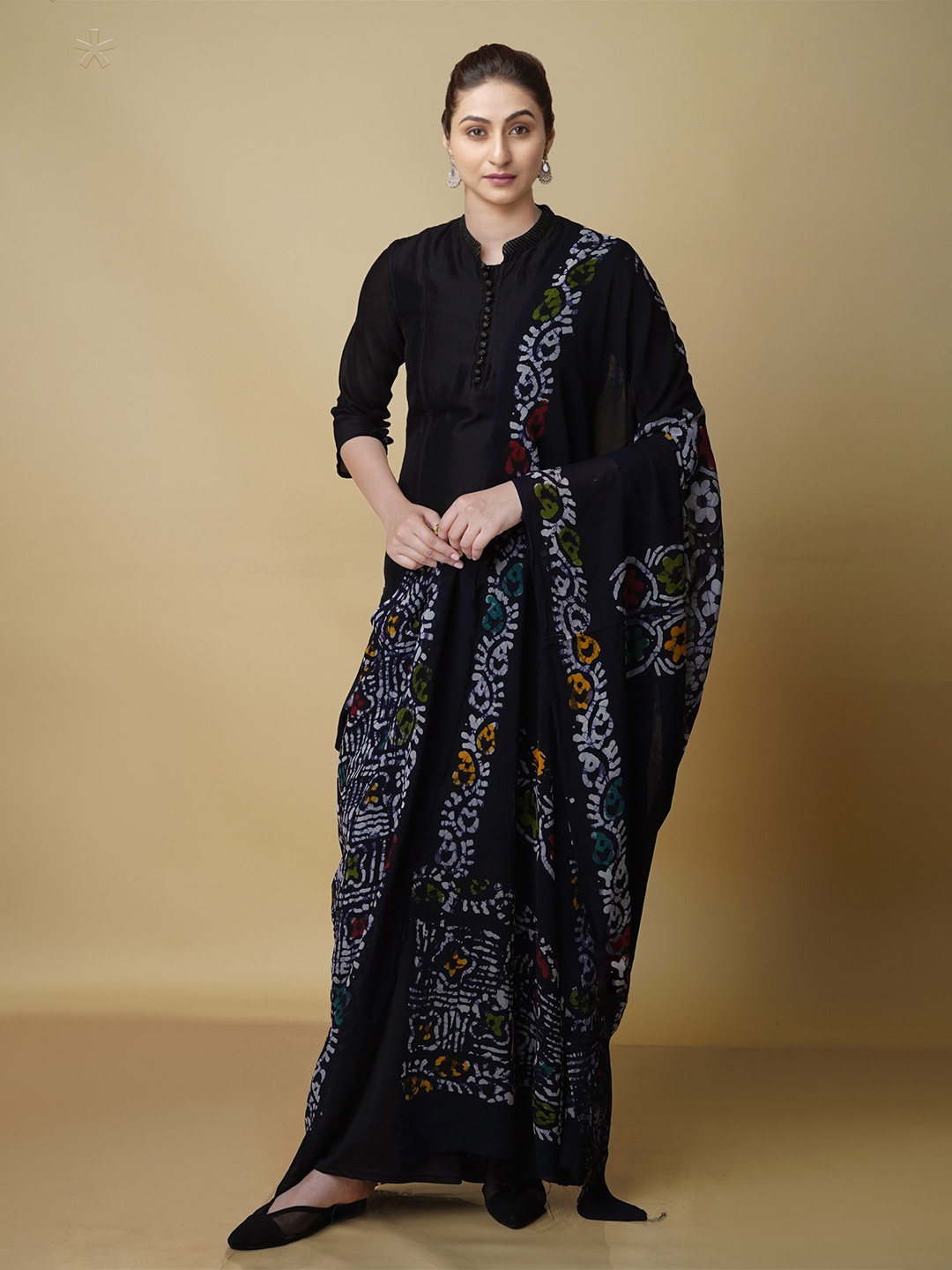 

Unnati Silks Ethnic Motifs Printed Batik Dupatta, Navy blue
