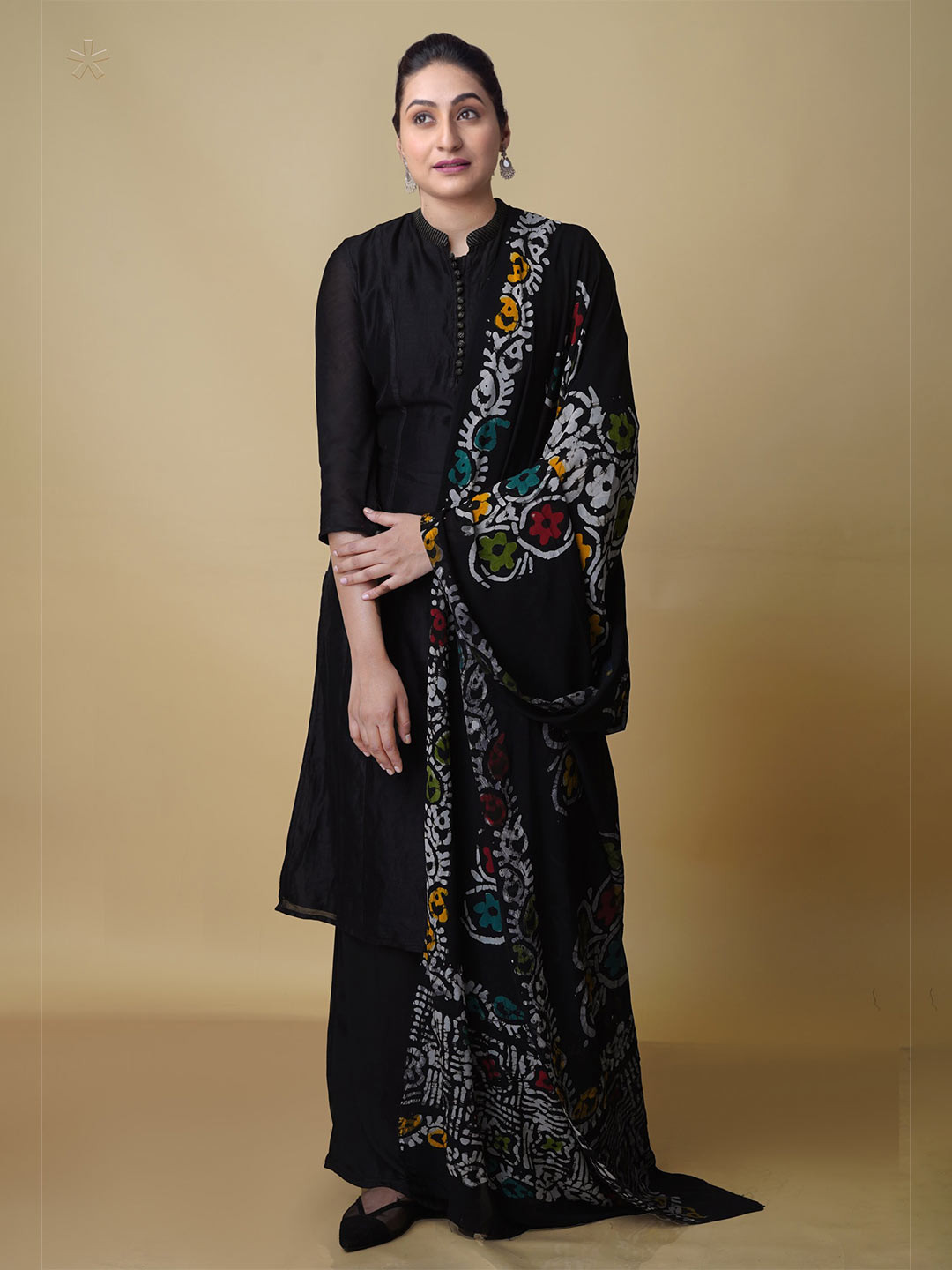 

Unnati Silks Ethnic Motifs Printed Batik Dupatta, Black
