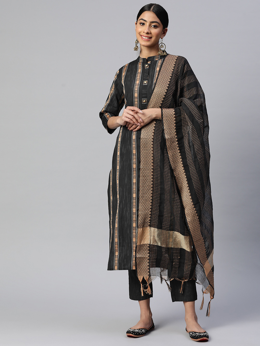 

Vbuyz Women Black Printed Kurta with Trousers & With Dupatta