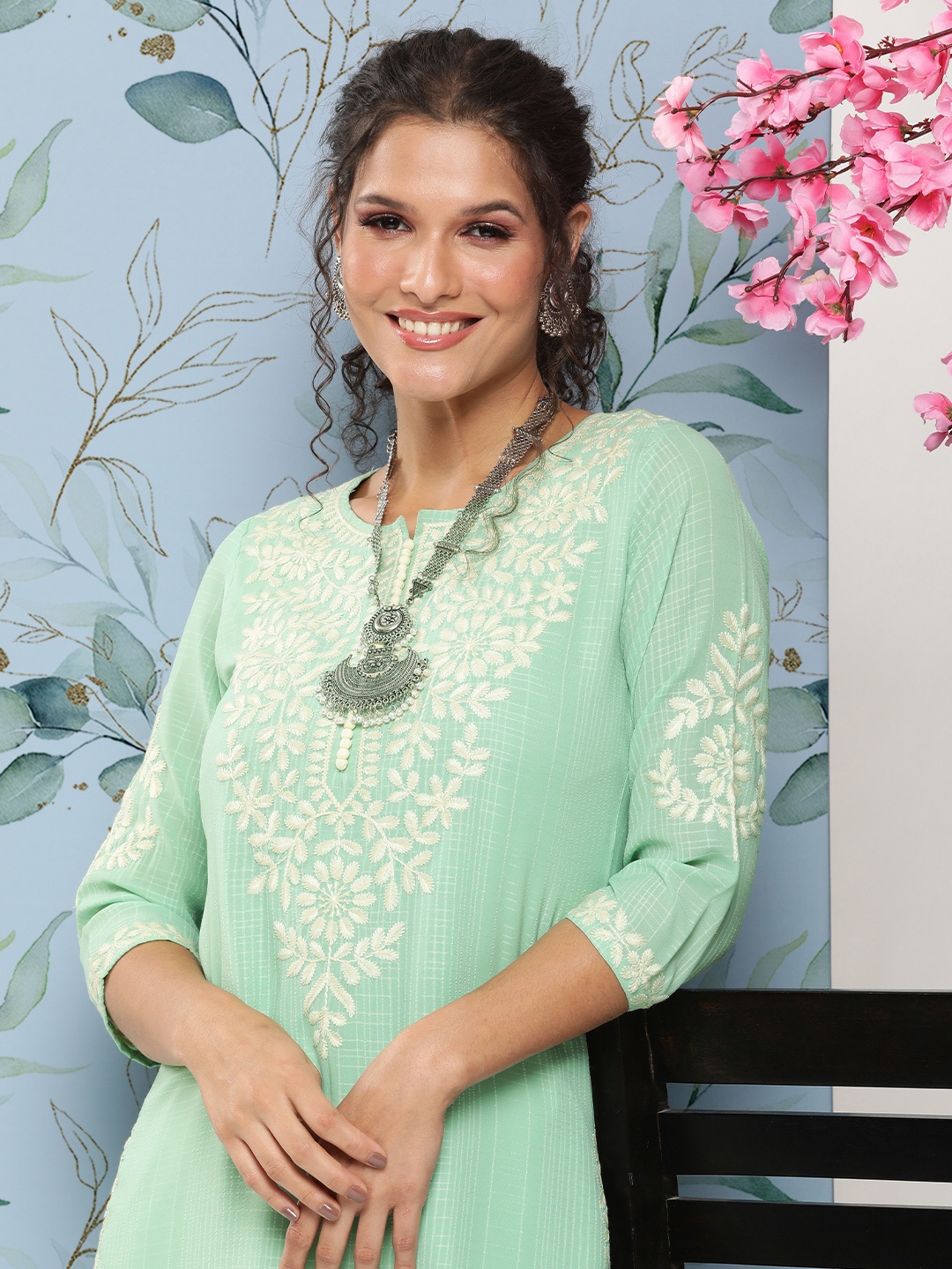 

Anouk Women Floral Embroidered Georgette Kurta, Sea green