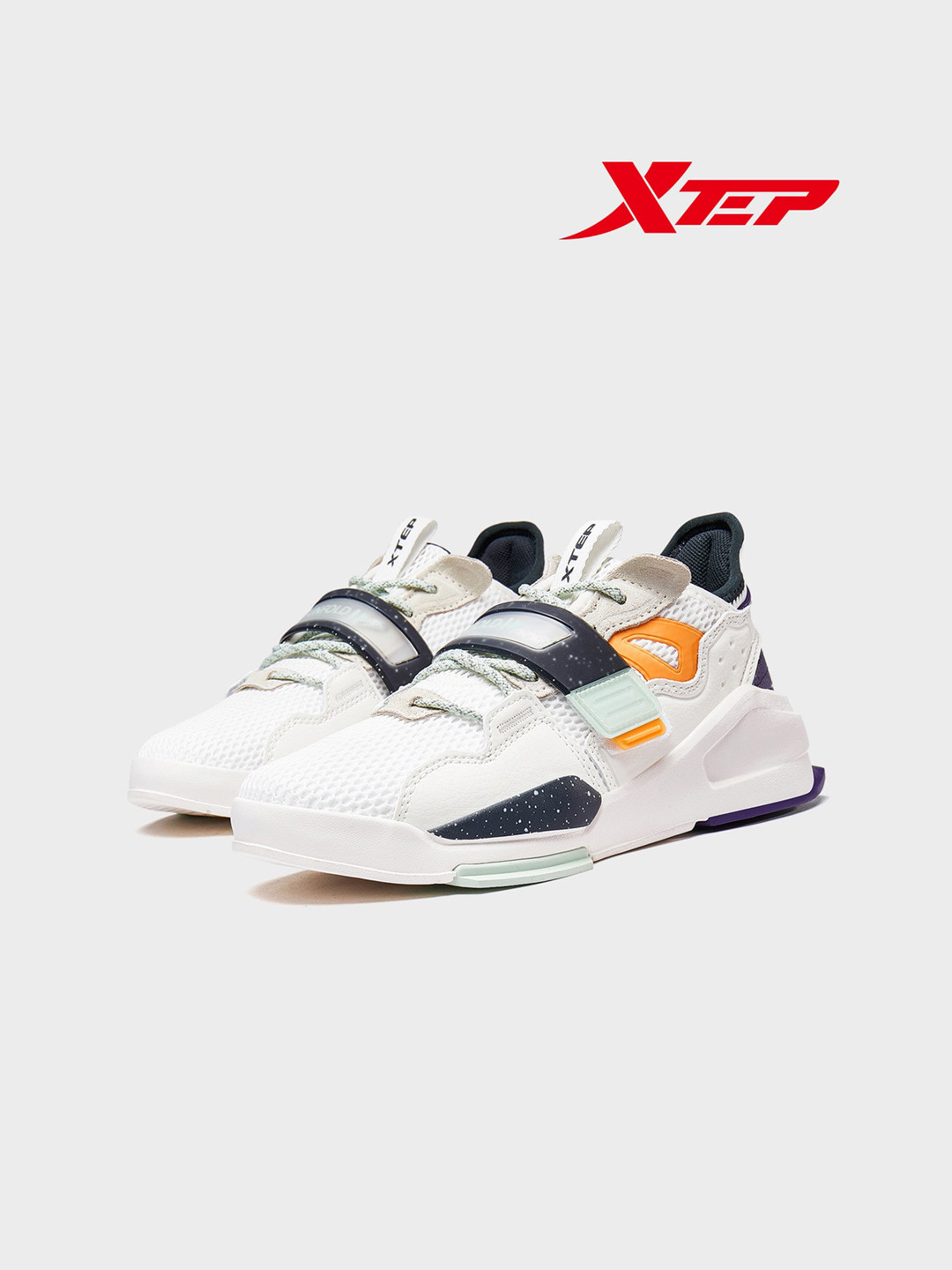 

Xtep Women Colourblocked Sneakers, White