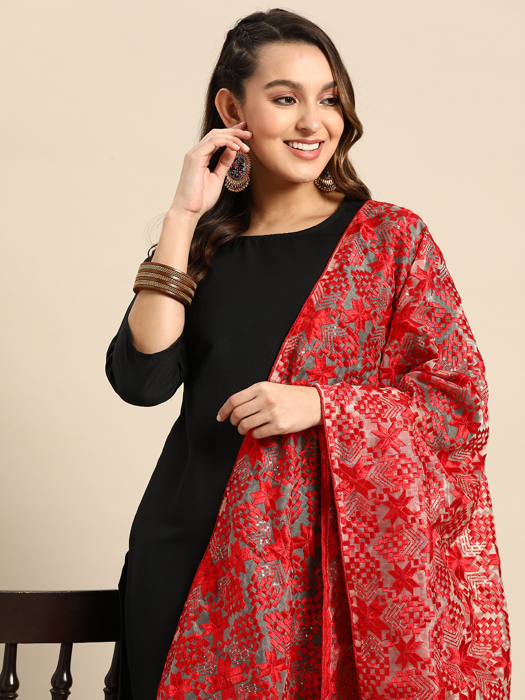 

Sangria Embroidered Dupatta with Phulkari Detail, Red