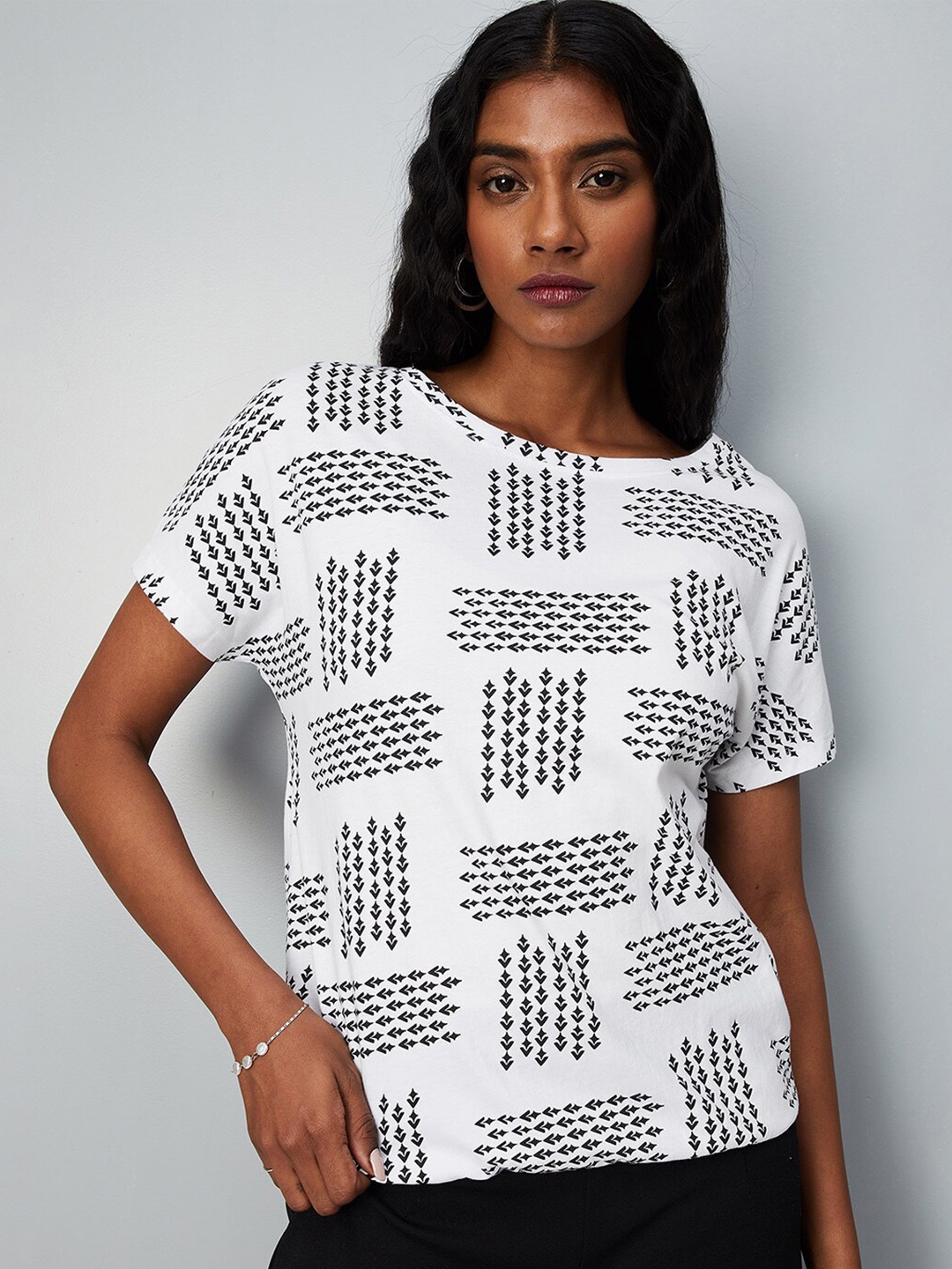 

max White Geometric Print Extended Sleeves Pure Cotton Top