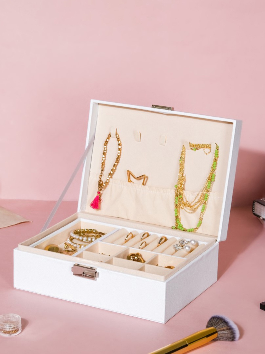 

Nestasia White Portable Vegan Leather Jewellery Organizer Box
