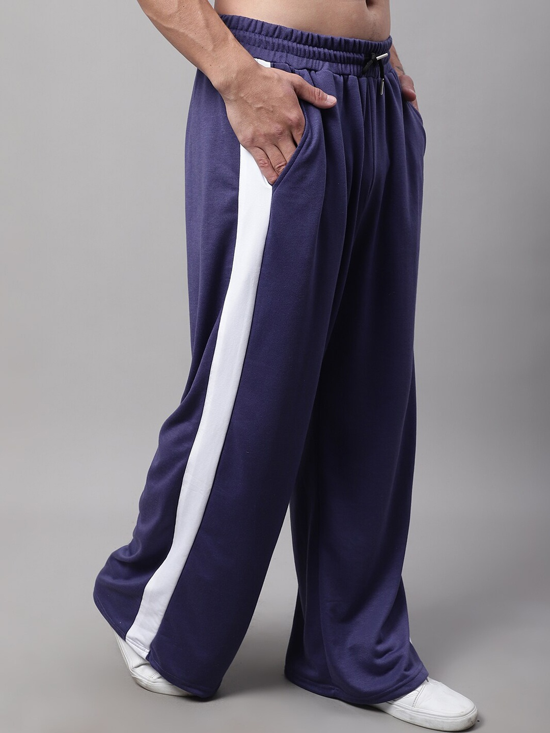 

DOOR74 Men Colourblocked Relaxed Fit Cotton Track Pants, Navy blue