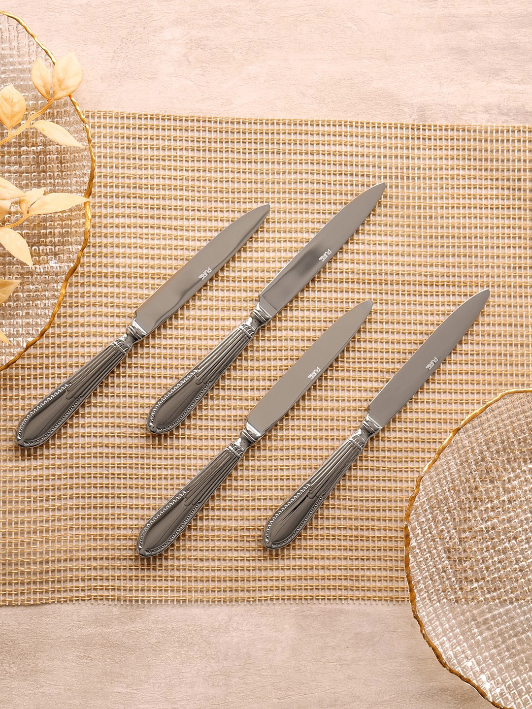 

Pure Home and Living 4 Pieces Grey Embossed Stainless Steel Dessert Knives