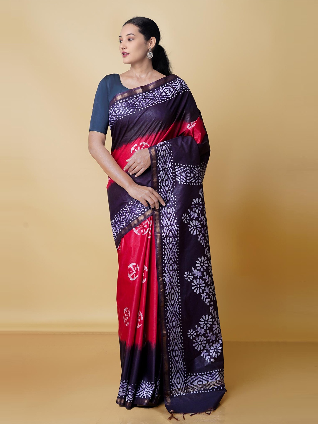 

Unnati Silks Red & Purple Batik Zari Pure Silk Chanderi Handloom Saree